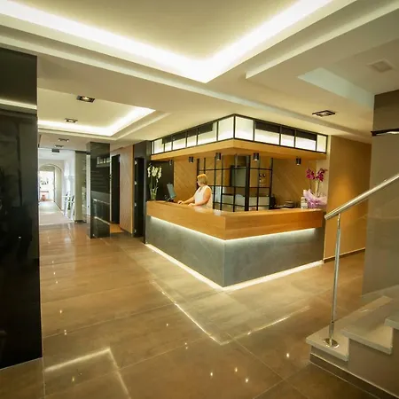 Y Diufain Otel 3*