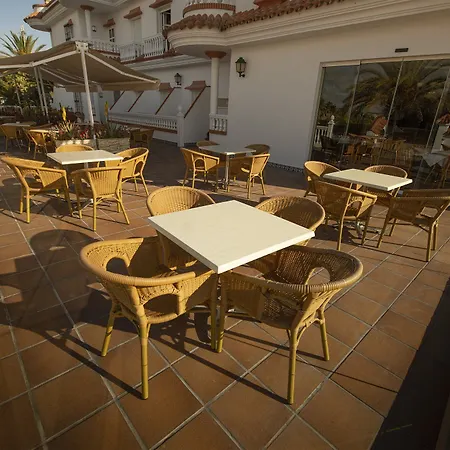 Y Diufain Otel 3*