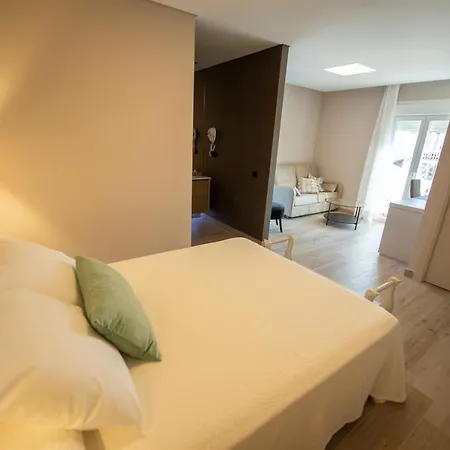 Y Diufain Otel 3*